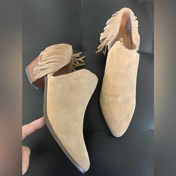 Report tan leather fringe slide pointed toe women’s heeled boots. Size 6.5 - Picture 1 of 7